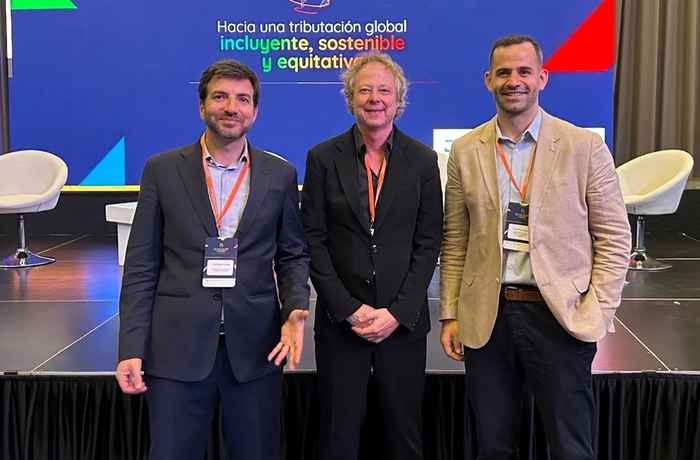From left to right: Raffaele Russo (Chair of the CPT project’s Advisory Board), Professor dr. Dennis Weber (Director UvA’s CPT project) and  Juan Manuel Vazquez (CPT project’s Academic Coordinator and PhD Researcher) at the event in Colombia.